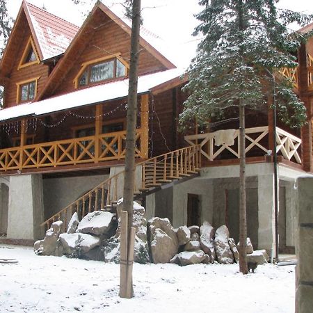 On Dovbush Path Hotel Yaremche Eksteriør billede